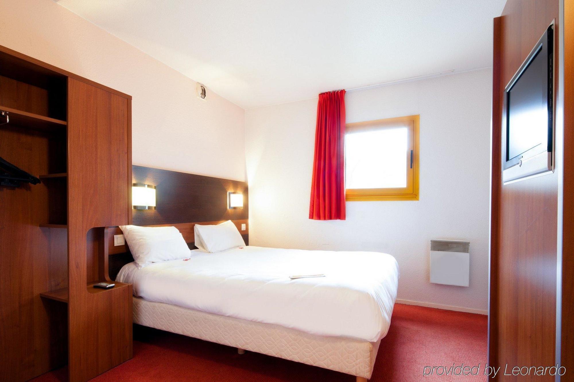 Hotel Ibis Budget Les Champarts 2*