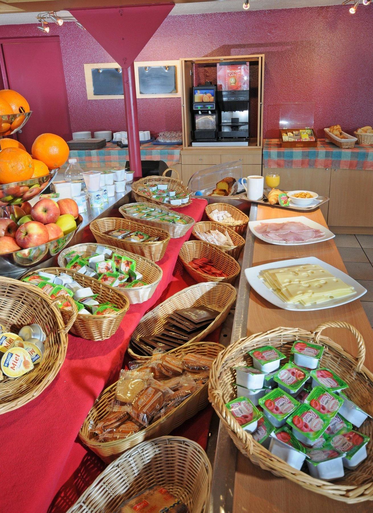 Hotel Ibis Budget Les Champarts 2*