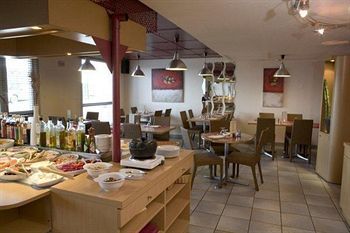 Hotel Ibis Budget Les Champarts 2*
