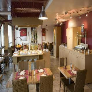 Hotel Ibis Budget Les Champarts 2*